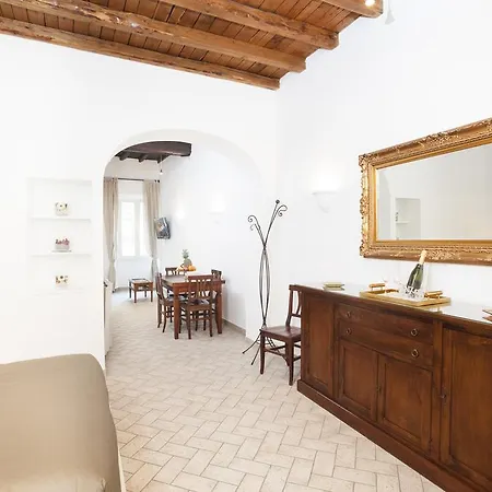 Lägenhet Tritone 91 *